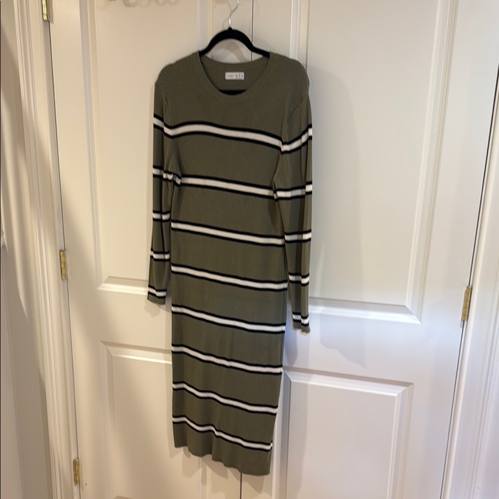 H&M Green Sheath Long Sleeve Dress